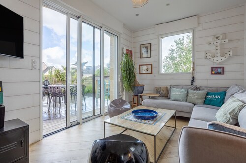 Villa 'Beach House Les Bleuets' avec vue sur la mer, terrasse privée et Wi-Fi