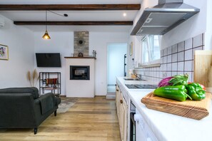 Réfrigérateur, micro-ondes, four, plaque de cuisson