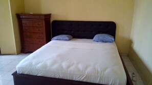1 bedroom, iron/ironing board - Green Bamboo Hotel  (Freetown)