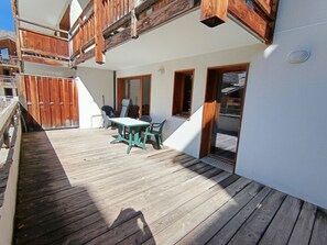 Outdoor dining - Comfortable apartment with terrace and pets allowed in Montgenèvre (Montgenèvre)