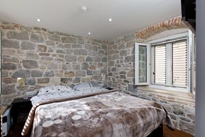 Laptop workspace, free WiFi