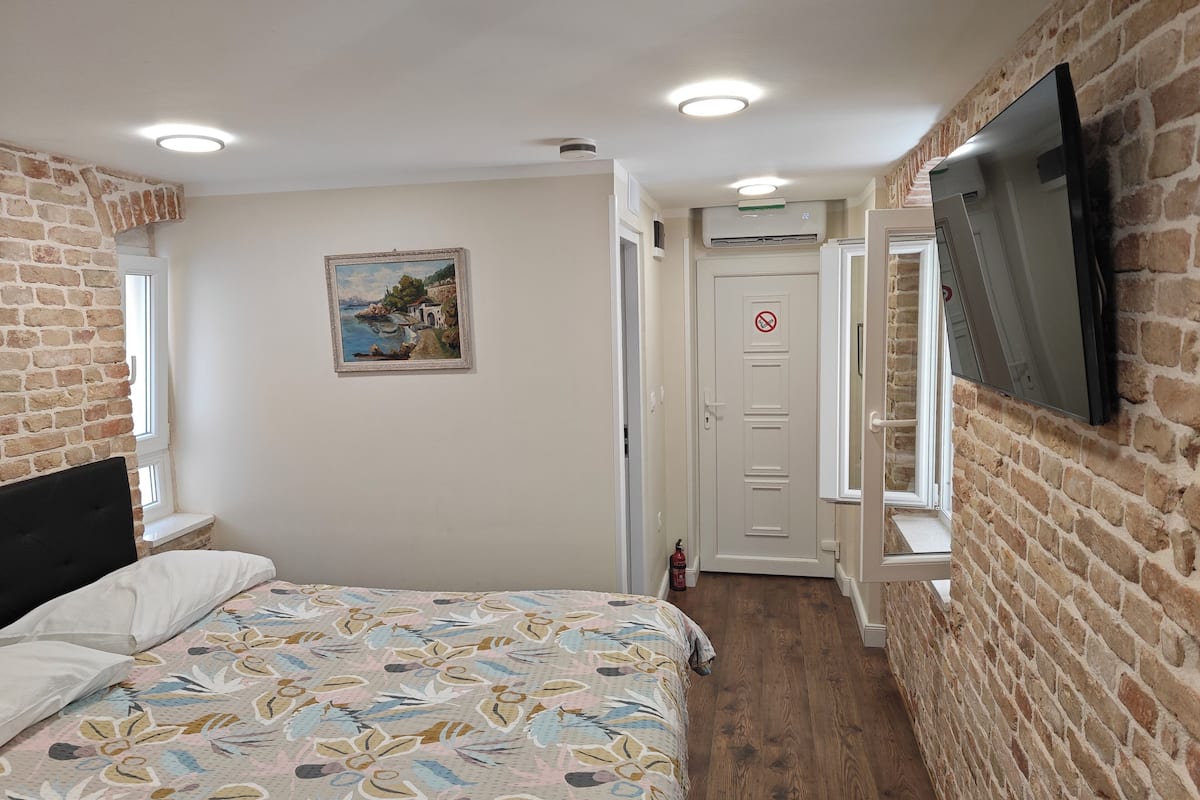 Luxury Double Room | 1 bedroom, laptop workspace, free WiFi