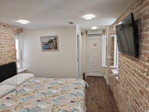 Laptop workspace, free WiFi - Luxury Authentic Studio Split Old-Town (Split)