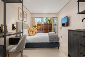 Grand Villa | 5 bedrooms, in-room safe, laptop workspace, iron/ironing board