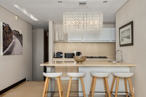 Villa Majestueuse | Cuisine privée | Réfrigérateur, micro-ondes, four, plaque de cuisson