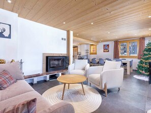 TV, fireplace - Spacious Ski-In/Ski-Out Chalet in Avoriaz with Sauna, Fireplace & Premium Services for 14 Guests (Avoriaz)