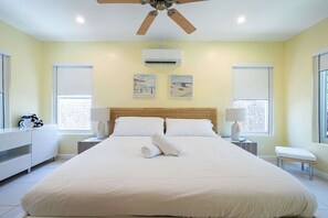 2 Schlafzimmer, Schreibtisch, Bügeleisen/Bügelbrett, Reisekinderbett