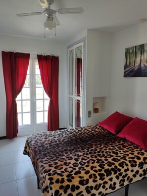 2 habitaciones, tabla de planchar con plancha, wifi y ropa de cama