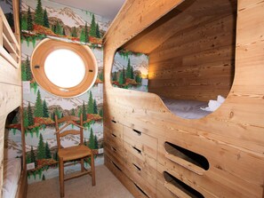 5 bedrooms, free WiFi, bed sheets