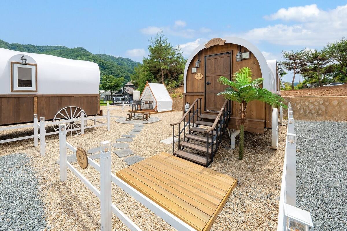 Basic Room, 1 Bedroom (westernglamping 8ho) | 1 bedroom, free WiFi