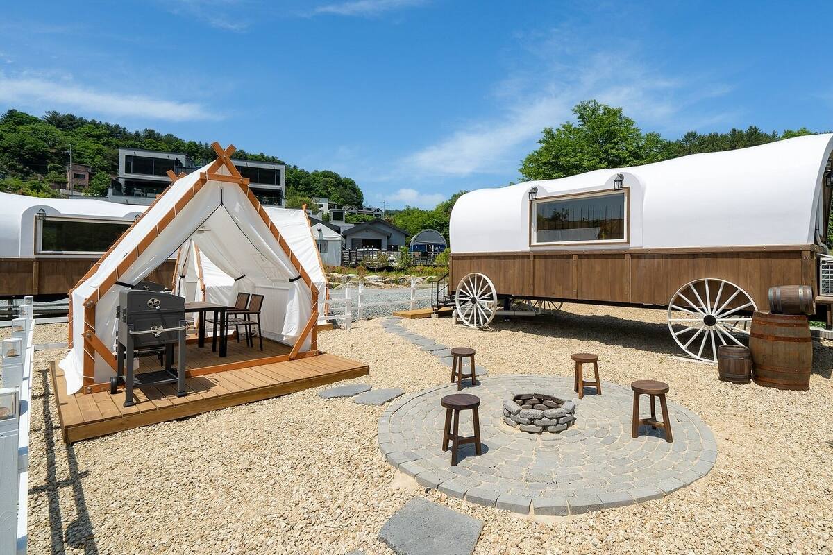 Basic Room, 1 Bedroom (westernglamping 2ho) | 1 bedroom, free WiFi
