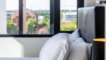 2 habitaciones, tabla de planchar con plancha, wifi y ropa de cama