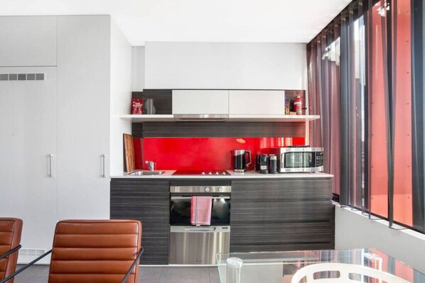 Fridge, microwave, oven, stovetop
