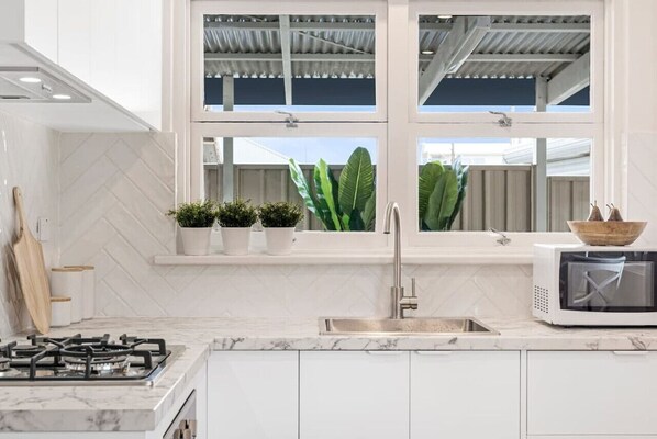 Fridge, microwave, oven, stovetop