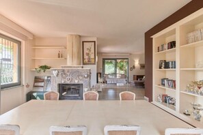 Interior - Villa Diletta - Private Pool - Walk to Lake (Padenghe Sul Garda)