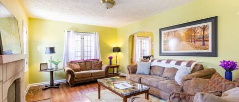 Tv och ett bordtennisbord