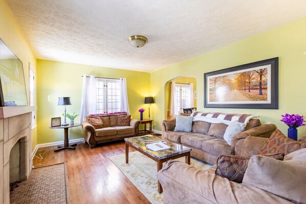 Fernseher, Tischtennisplatte