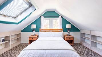 4 soveværelser, skrivebord, strygejern/strygebræt, weekendseng