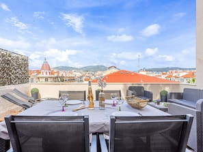 Outdoor dining - Beautiful apartment for 4 guests with A/C, WIFI, TV, terrace and pets allowed (Nice)