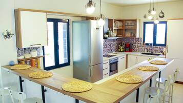 Refrigerador, horno, parrilla de estufa y lavavajillas