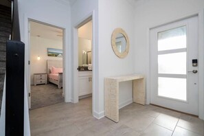 4 habitaciones, escritorio, tabla de planchar con plancha y wifi 