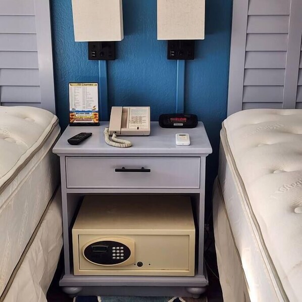 Tabla de planchar con plancha, wifi y ropa de cama 