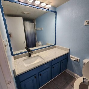Bathtub, shampoo