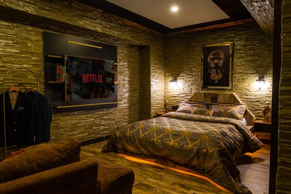 Luxury Room | Television - GOLDEN ROCK HOUSE (Ankara)