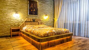 Economy Room | 1 bedroom, individually decorated, iron/ironing board, free WiFi