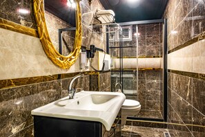Hair dryer, slippers, towels, soap - GOLDEN ROCK HOUSE (Ankara)