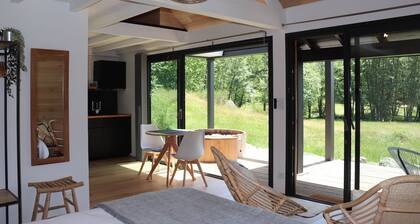 Lodge Haut de Gamme avec Spa privatif en pleine nature dans le CANTAL