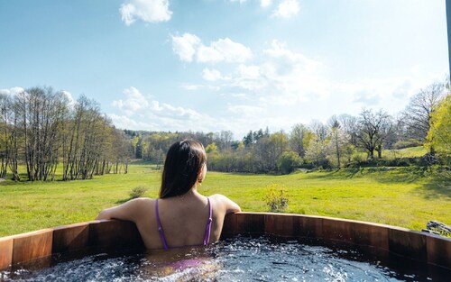 Écrin d'Auvergne : Cabanes-Lodges Haut de Gamme avec SPA PRIVATIF