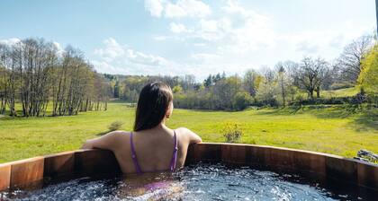 Ăcrin d'Auvergne : Cabanes-Lodges Haut de Gamme avec SPA PRIVATIF