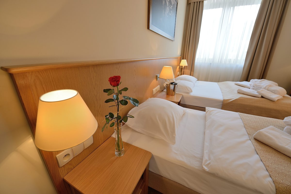 Standard Twin Room | Free WiFi