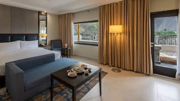Junior suite | 1 slaapkamer, een minibar, een bureau, een laptopwerkplek