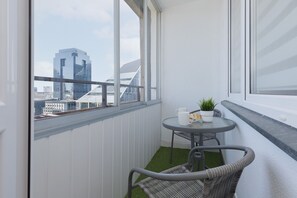 Balcony - Apartment Srebrna With a View by Renters (Warsaw)