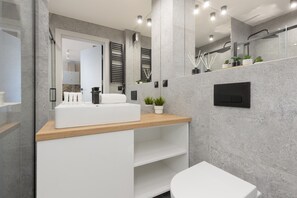 Bathroom - Apartment Srebrna With a View by Renters (Warsaw)