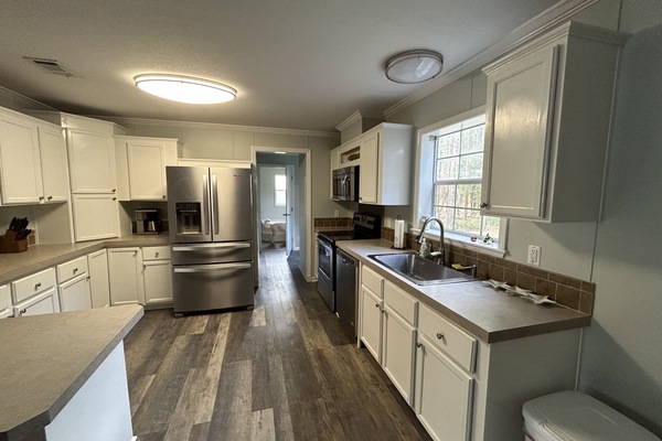 Køleskab, mikrobølgeovn, kogeplade, opvaskemaskine