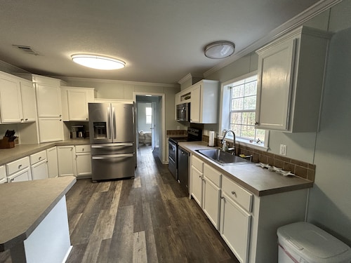 Come relax at - Pura Vida House with pool - sleeps 9 