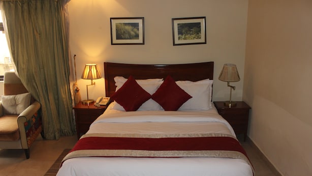 Unclassified image, 1 of 18, button - Carlson Hotel (Lagos)