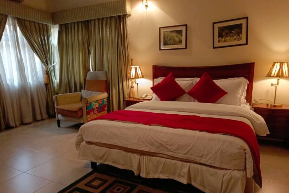 Ropa de cama de alta calidad, cubrecamas y escritorio