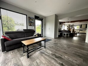 Smart TV, DVD player