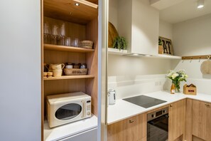 Fridge, microwave, oven, stovetop - The Lark  - sleeps 4 guests  in 2 bedrooms (York)