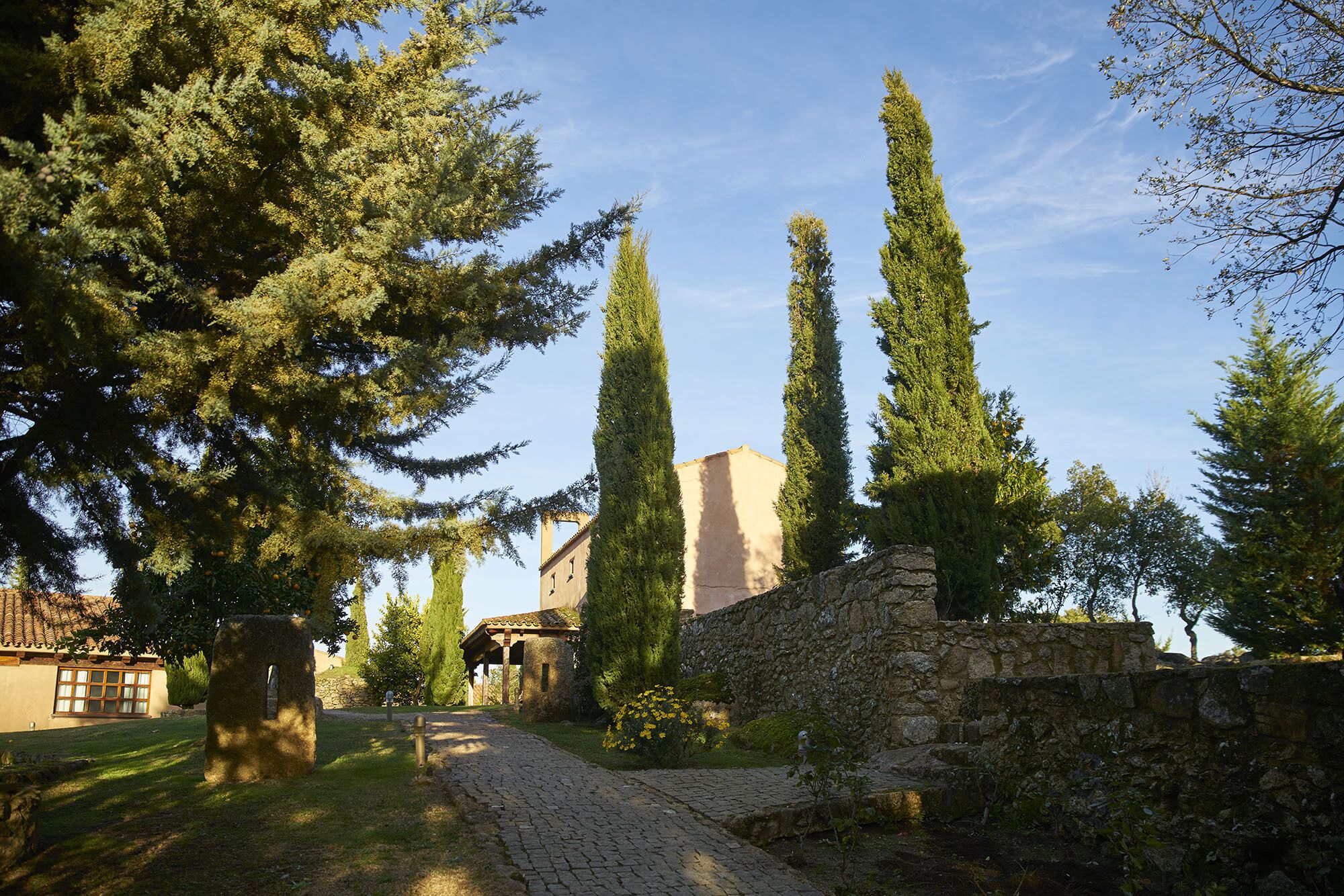 Vista frontal de la propiedad