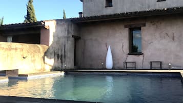 Piscina a l'aire lliure de temporada