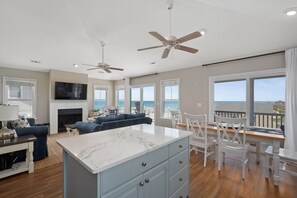 Smart-TV, Videospiele, DVD-Player, Tischfußball