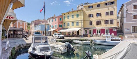 Standard Apartment, 1 Bedroom, 2 Bathrooms, Sea Facing (Astra 1 Veli Lošinj Harbour View) | Marina
