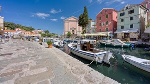Standaard appartement, 1 slaapkamer, 2 badkamers, uitzicht op zee (Astra 1 Veli Lošinj Harbour View) | Jachthaven
