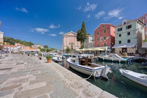Standard Apartment, 1 Bedroom, 2 Bathrooms, Sea Facing (Astra 1 Veli Lošinj Harbour View) | Marina