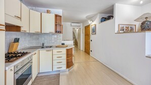 Standaard appartement, 1 slaapkamer, 2 badkamers, uitzicht op zee (Astra 1 Veli Lošinj Harbour View) | Privékeuken
